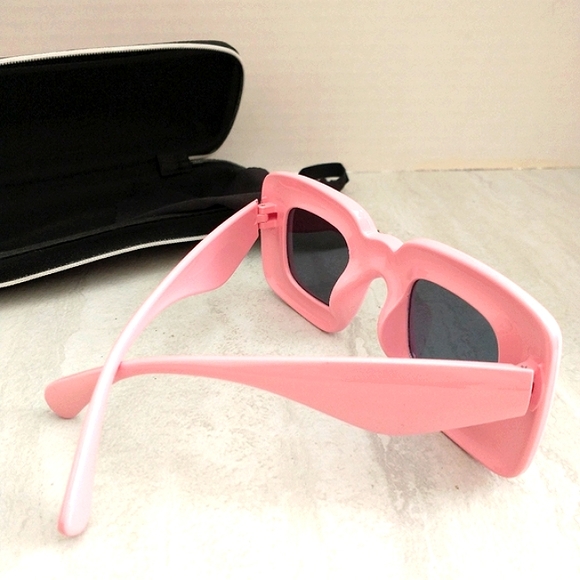 New Boutique Women's Polarized Barbie Pink Bubble Puffy Sunglasses - Picture 8 of 9